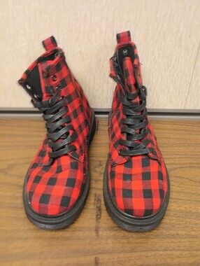 Pierre Dumas Red & Black Buffalo Plaid combat boots Size 9